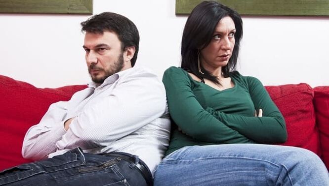Mujer y hombre maduro con poca potencia como aumentar.